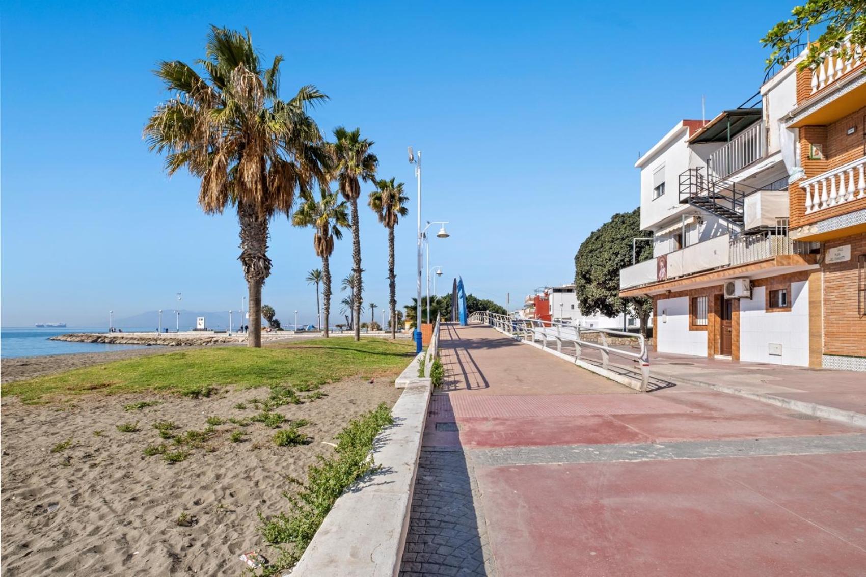 Apartamento Frente A La Playa Malaga Exterior photo